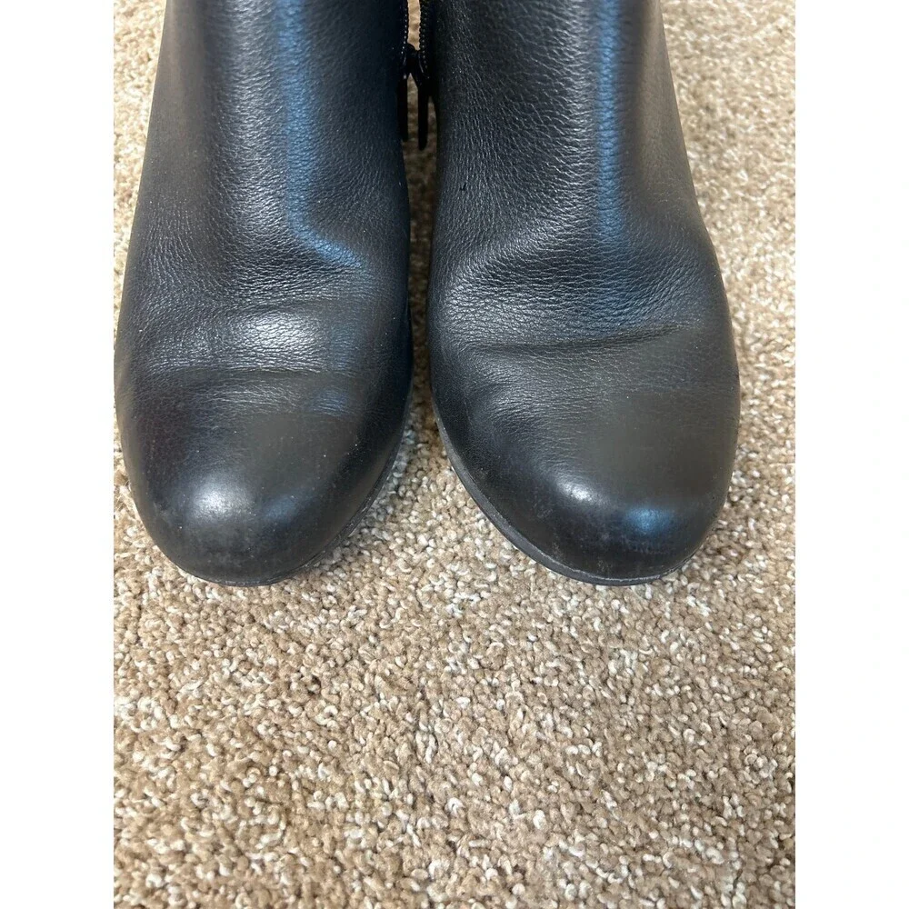 Clarks ankle bootie black side zip leather SZ 7 round toe minor scuffs - see pic